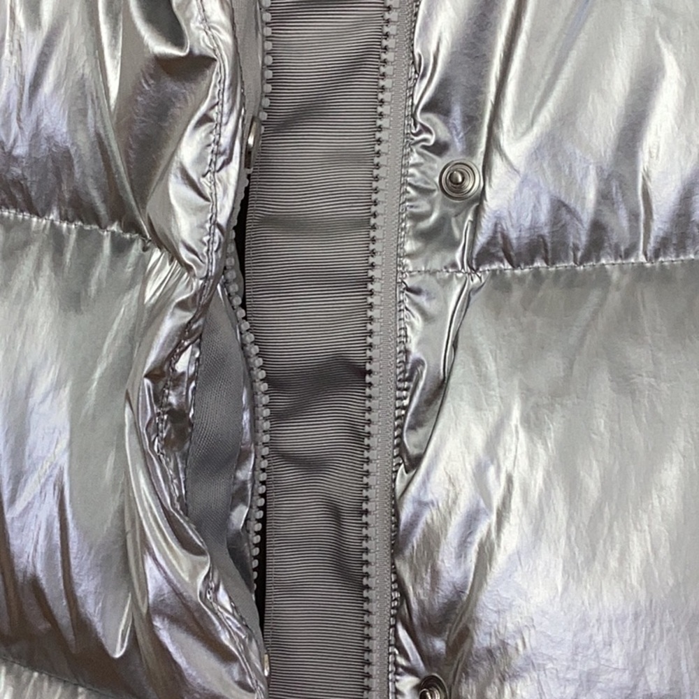 Athleta Metallic Silver Downtown Puffer Vest Size Large NWOT - Picture 13 of 13